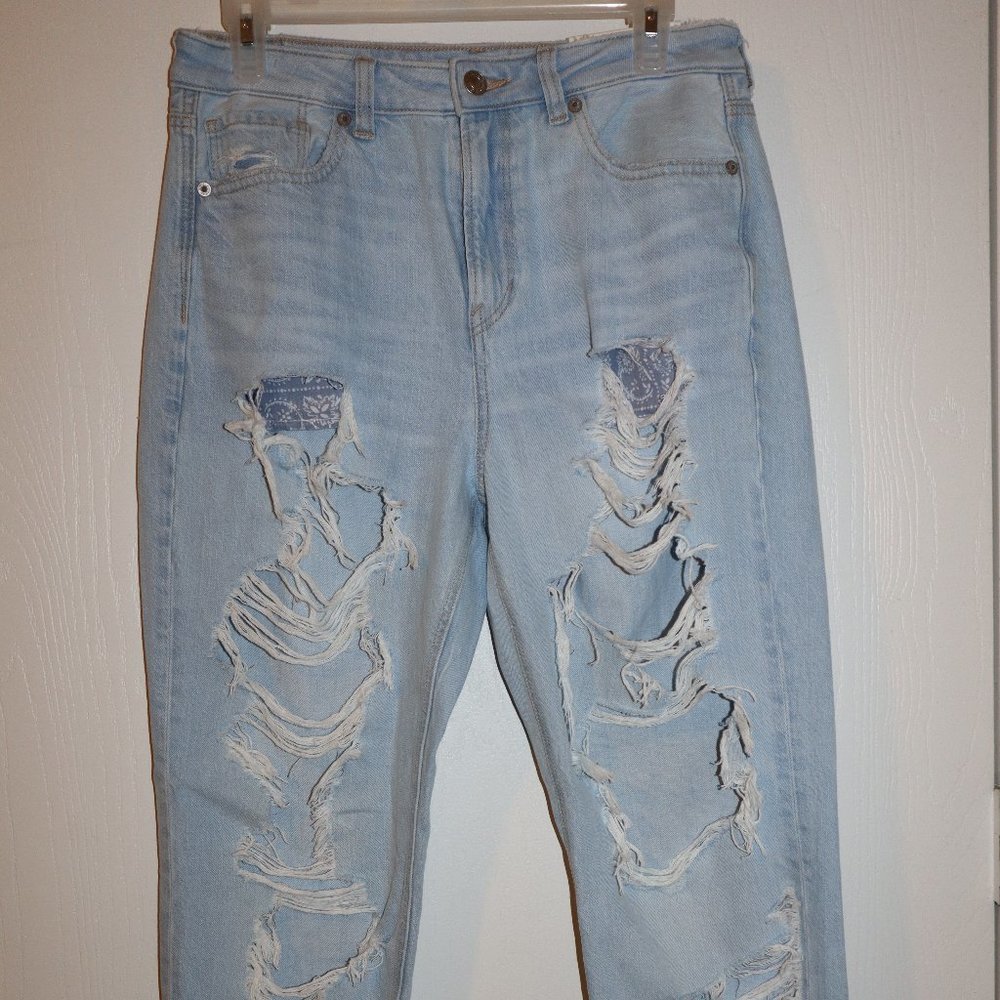 American Eagle Very Ripped Mom Jean